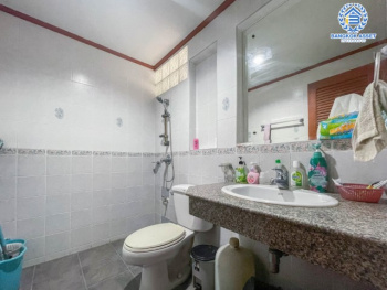 ทาวน์โฮมมือสองย่านกรุงเทพฯ ซอยนาคนิวาส37 แยก 1-8 เนื้อที่กว้าง 21.30 ตร.ว. พร้อมฟังก์ชัน 4 ห้องนอน 3 ห้องน้ำ ที่จอดรถ 1 คัน ภายในตกแต่งสวย ทำเลใจกลางเมือง รายล้อมด้วยสิ่งอำนวยความสะดวก เชื่อมต่อถนนประเสริฐมนูญกิจ ถนนรามอินทรา ใช้เวลาเพียง 11 นาทีถึงทางด่วน"ฉลองรัช"